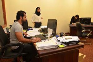 اللجنة الاعلامية في البطولة الخليجية 21 تباشر بإصدار بطاقات الاعلاميين المشاركين بالدورة