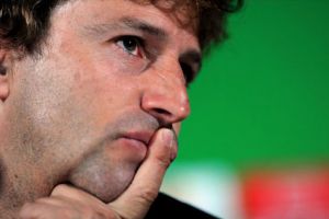 ديبورتيفو يتطلع الى دومينجز لإنقاذه من الهبوط للدرجة الأدنى