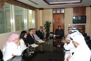 وزير الصناعة يبحث مع لجنة المؤسسات الصغيرة بـ «الغرفة» مشكلات «سوق المنامة»