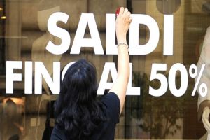 ملاحقة المتهربين من تسديد الضرائب في اليونان تهز الطبقة السياسية