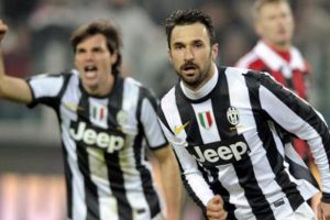 يوفنتوس يتخطى ميلان ويتأهل إلى نصف النهائي  