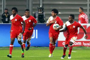 عمان... «عين» على الأبيض و«عين» على قطر والبحرين