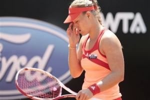 إصابة الألمانية كيربر تتسبب في سقوطها أمام ماكاروفا في أستراليا المفتوحة