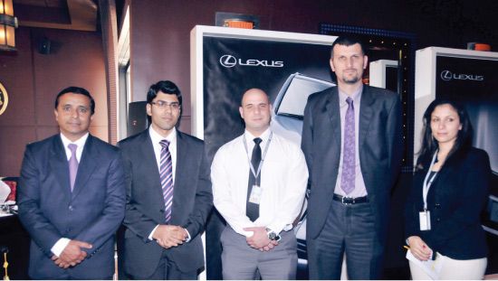 موظفواً إبراهيم خليل كانو في فعالية لكزس التي أقيمت أمس  - تصوير احمد ال حيدر