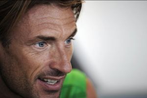 الكاف يغرم رينار مدرب زامبيا على تصريحاته ويعلق العقوبة