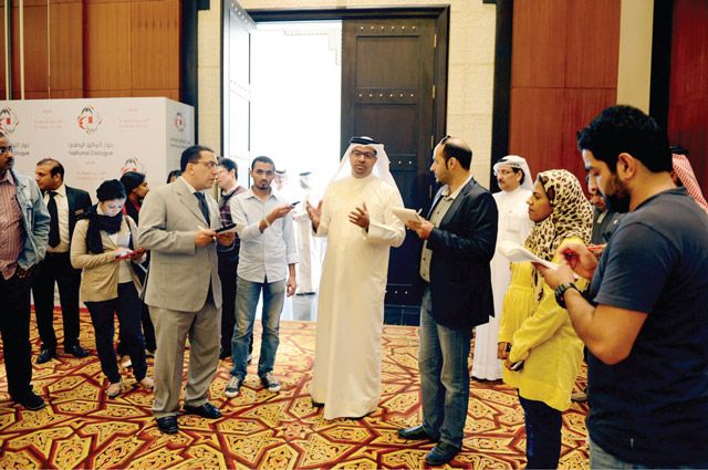 المتحدث الرسمي باسم حوار التوافق الوطني مصرحاً للصحافيين لدى زيارتهم المركز الإعلامي أمس