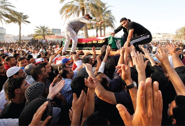 جموع غفيرة شيعت الفقيد حسين الجزيري إلى مثواه الأخير - REUTERS