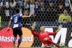 بورتو يفلت من كمين ملقة بهدف مثير للجدل في دوري أبطال أوروبا