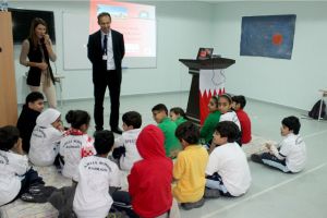 طلبة المدرسة الأهلية يتعرفون على معالم الثقافة الفرنسية