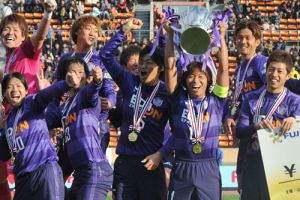 ساتو يهدي هيروشيما لقب كأس السوبر اليابانية لكرة القدم