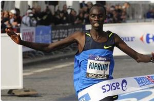 ماراتون لايك بيوا: كيبروتو يتفوق على جوفار في آخر 200 م