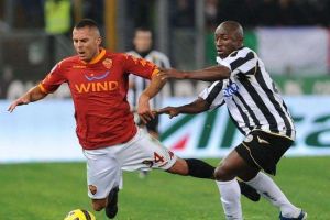 روما يتعثر في سباق التأهل لبطولات الاندية الاوروبية