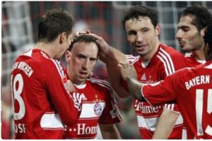 أجراس الخطر تدق في ميونيخ بعد التأهل الصعب لبايرن بدوري الأبطال 