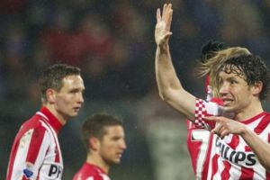 ايندهوفن يستعيد الصدارة مؤقتا في هولندا