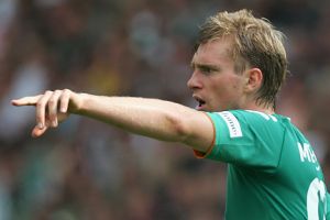 الألماني ميرتساكر يؤكد انه لن يرحل من ارسنال