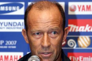 تصفيات اسيا 2015: كالديرون يؤكد صعوبة المباراة أمام قطر