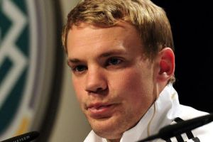 هتافات الجماهير ضد مانويل نيوير تشعل غضب لوف