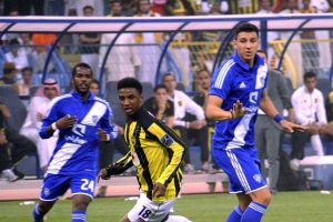 الهلال يضيق الخناق على الفتح