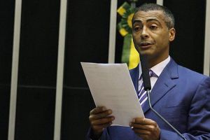 روماريو يحشد مؤيديه لإقصاء مارين من رئاسة الاتّحاد