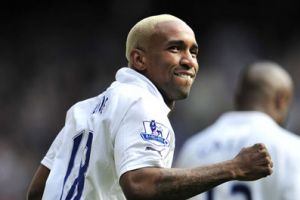 الإصابة تحرم توتنهام من جهود جيرمين ديفو أمام بازل