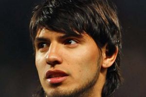 أجويرو يفلت من العقاب رغم التحامه العنيف مع لويز