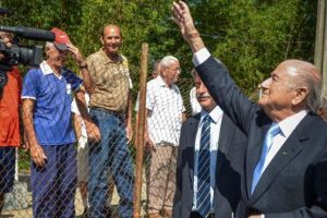 بلاتر يبحث في كوبا ظاهرة هروب اللاعبين