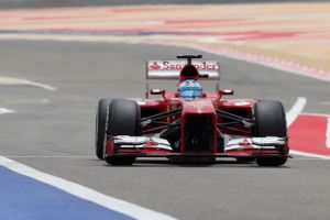 الونسو يتصدر التجارب النهائية لسباق البحرين رغم دوران سيارته حول نفسها