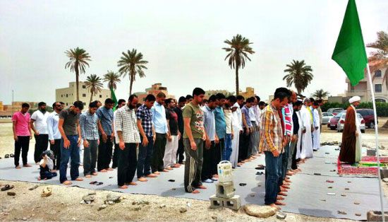 الصلاة أُقيمت في عدة مواقع للمساجد المهدمة أمس