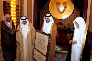 الملك يستقبل المشاركين في المؤتمر العالمي لتعليم القرآن الكريم