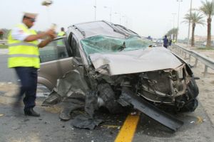 مصرع رجل أمن وإصابة اخرين بحادث مرور على شارع الشيخ خليفة... شاهد الصور