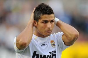 القطيعة بين كريستيانو ومورينيو كلمة السر وراء رحيل المدرب عن الريال