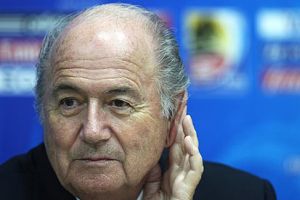 بلاتر يقدم تلميحا لخططه للاستمرار في رئاسة الفيفا