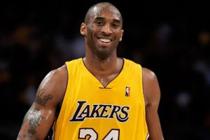 براينت يواجه والدته فى ساحة المحكمة بسبب مزاد متعلقاته