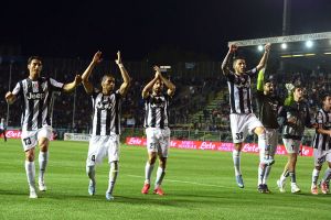 يوفنتوس يحتفل بلقب الكالشيو بالفوز على اتالانتا ونابولي يضمن المركز الثاني