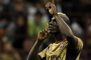 تغريم روما بسبب هتافات عنصرية ضد بالوتيلي