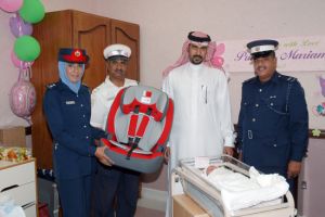 إدارة الثقافة المرورية بالتعاون مع شركة وناسه توزع عدد من مقاعد الأطفال على نزلاء مستشفى قوة دفاع البحرين