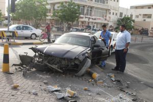 نجاة بحرينيين بتصادم مركبتين بمدخل عذاري ..(شاهد الصور)