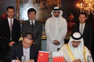 الشيخ فواز يزور مقر شركة 'هواوي' العالمية في البحرين ويوقع اتفاقية لتدريب ١٠٠٠ بحريني سنويا من الخريجين