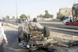 إصابة 3 بحرينيات بانقلاب سيارة في عالي وتدهور أخرى على شارع الشيخ عيسى