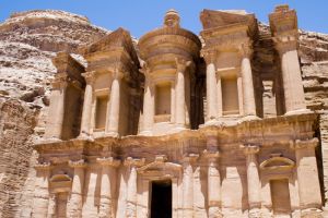 «البتراء» من عجائب الدنيا السبع و«ضانا» الفردوس الدنيوي في الأردن