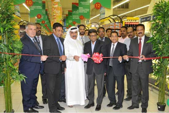 السفير الهندي لدى مملكة البحرين أثناء افتتاحه مهرجان المانجو - تصوير عقيل الفردان