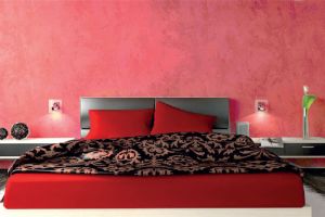 الأحمر لونكَ الحميمي