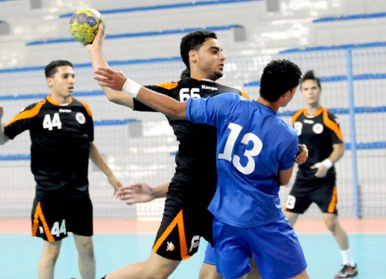 من لقاء باربار وتوبلي بدوري الشباب أمس - تصوير جعفر حسن