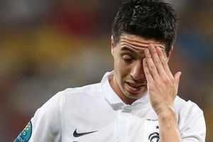 نصري يغادر معسكر 'الديوك' للإصابة