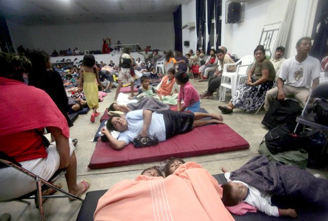 السكان في المكسيك يهرعون إلى الملاجئ هرباً من الإعصار - REUTERS