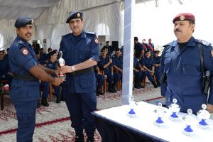 وزير الدولة للشئون الداخلية يخرج دورة الصاعقة التأسيسية الثالثة والعشرين
