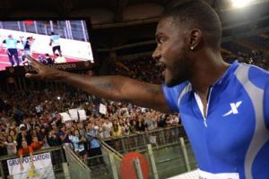 غاتلين يفجر المفاجأة ويسقط بولت في لقاء روما