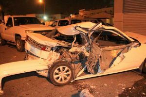 بحريني يصدم بسيارته عدة سيارات بالمنامة ولا إصابات... شاهد الصور