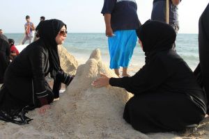حضور لافت بفعالية النحت والتشكيل بالرمال بساحل المالكية... (شاهد الصور)