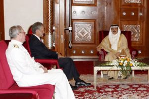 الملك يستعرض التطورات السياسية مع قائد القوات المركزية الأميركية